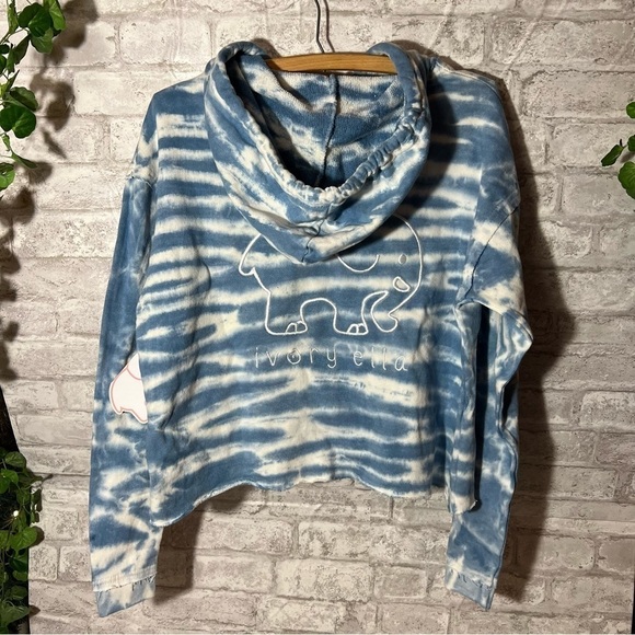 IVORY ELLA Hoodie Women’s S Cropped Powder Blue Tie Dye with Elephant NWT - Picture 2 of 12